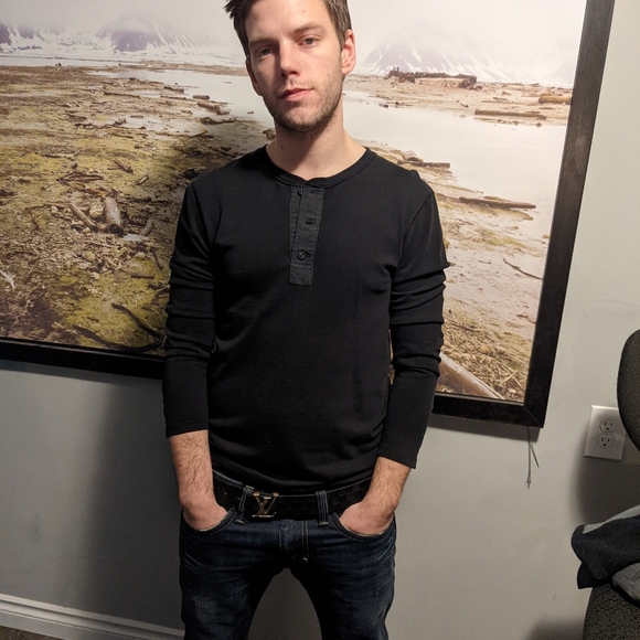 A beautiful crafted black J. Lindeberg Henley - Picture 2 of 2